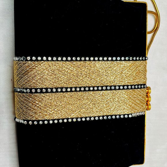 Vintage Elegance for Every Occasion: Black Velvet Handbag - Picture 1 of 12